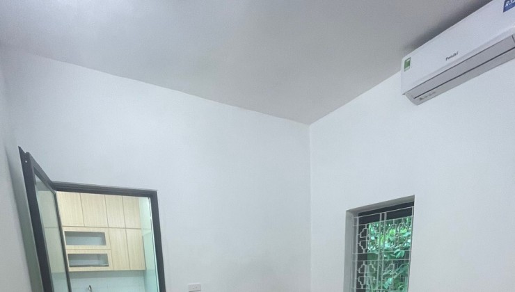 CHO THUÊ NHÀ NGÕ Ô TÔ THÁI THỊNH, ĐỐNG ĐA 2 TẦNG, 90M2, 4 NGỦ, 1 WC, 15 TRIỆU/THÁNG.